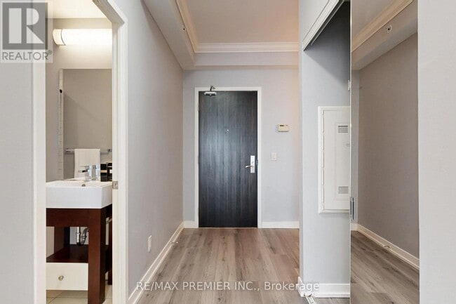 Photo - 840 Queens Plate Dr Unit 610