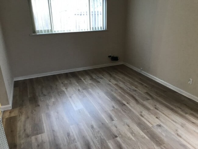 Photo - 219 E St John St Unidad 1