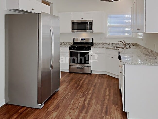 Photo - 2026 Oakbluff Way SW