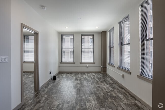 2BD 1BA - 1,010SF