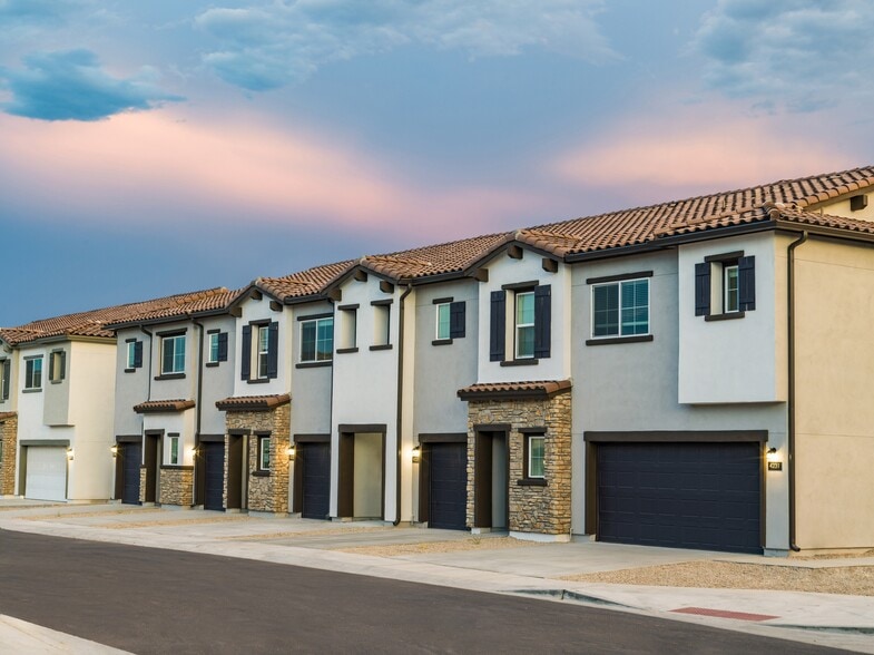 Welcome to Amavi Aster Ridge, where your furry friends are embraced! Explore our landscaped grounds designed for both you and your beloved pets.