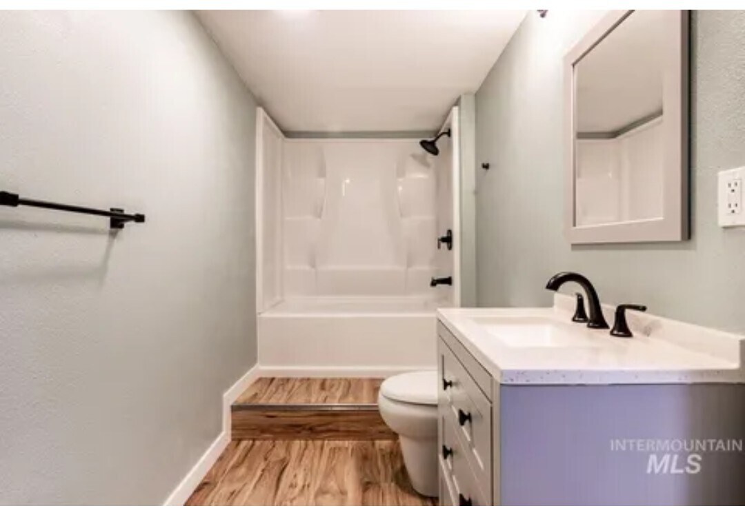 Photo - 1707 Baker Ln