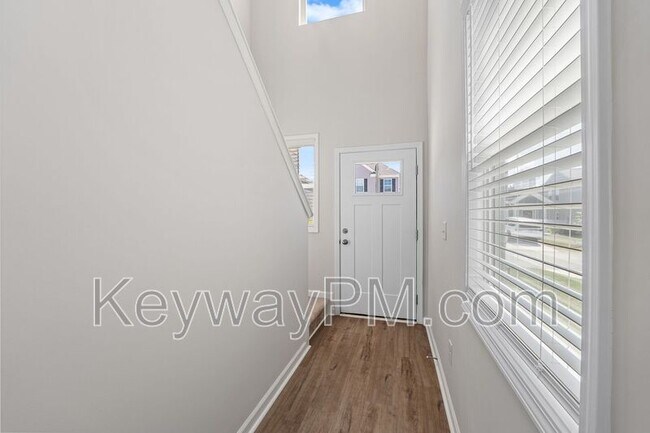 Photo - 651 Manitou Cir