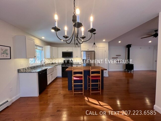 Building Photo - 65 Shore Rd