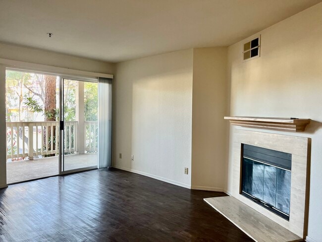 Living Room - 631 Oak Run Trl Unit 303