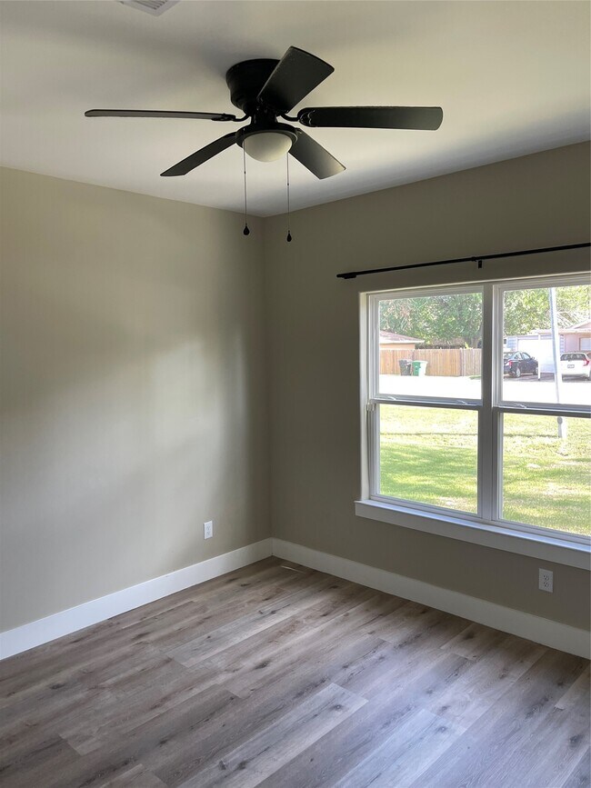 Photo - 607 Schurmier Rd