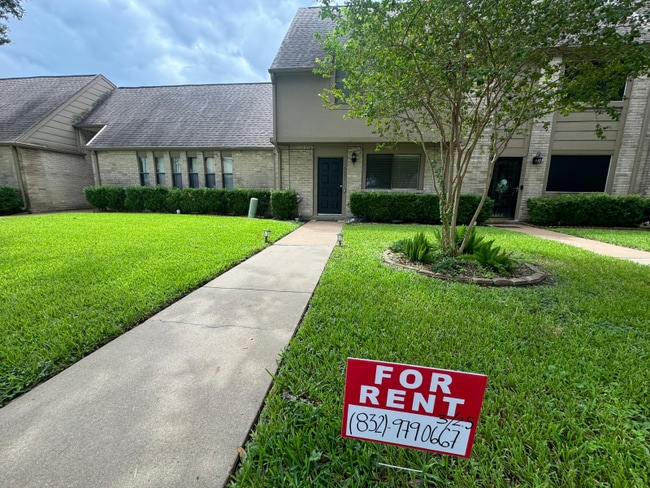 Building Photo - 6685 Kentwick Dr Rental