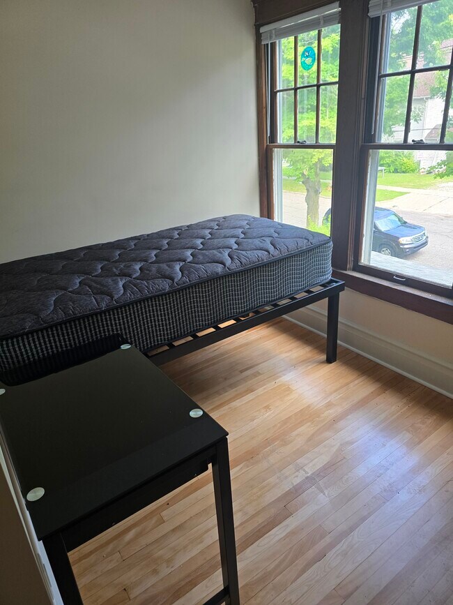 Photo - 712 Dewey Ave