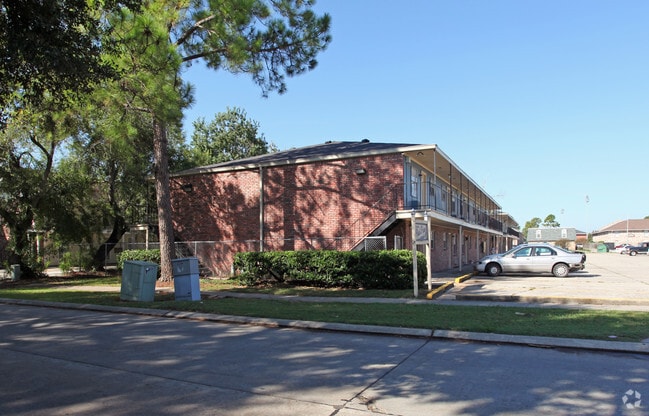 Building Photo - Pied Piper Apartments (Studio/1 Bath)