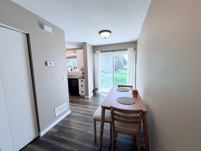 Photo - Modern 2-Bedroom Townhome in Apple Valley with Private Patio!!