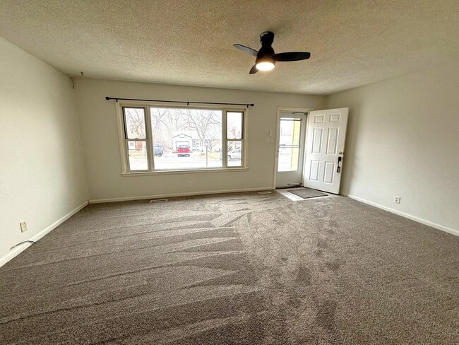 Photo - Darling 2 bedroom 1 level with Central Air!
