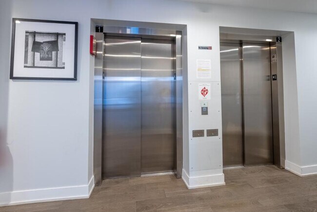 Building Photo - 2 bedroom in Chicago IL 60660 Unit 302 Rental