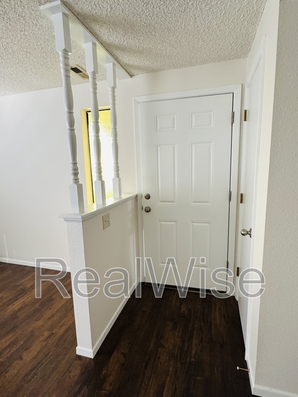 Photo - 4278 Meadowbrook Ct NE