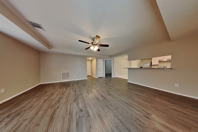 Photo - 21606 Crescent Heights St