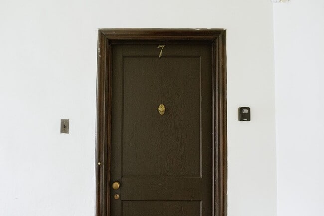 Photo - Dumont Apartments