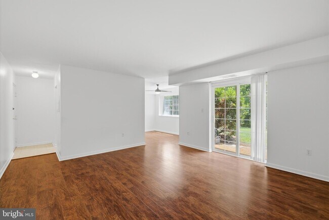 1521 Colonial Dr Unit T2