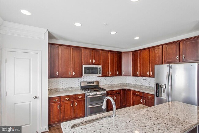 Photo - 703 Skippers Ln