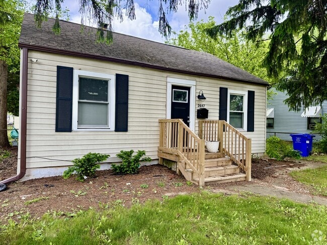 Building Photo - 2647 McGuffey Rd Rental