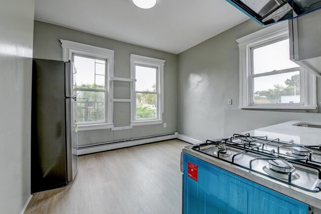 Building Photo - 200 Nunda Ave Unit 3R