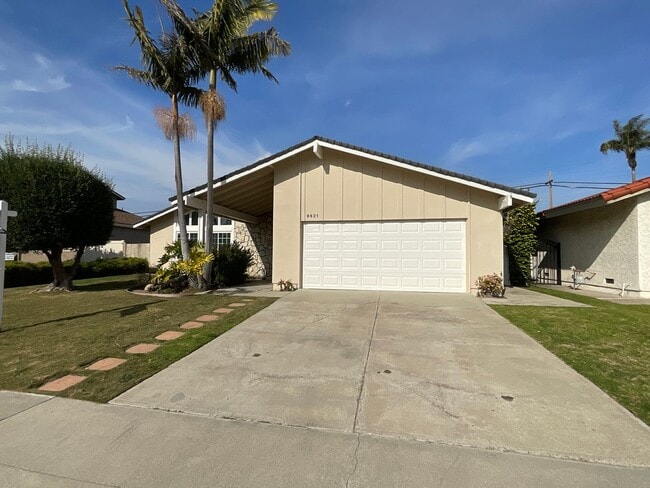 Building Photo - 3 Bedroom 2 Bath, Rental