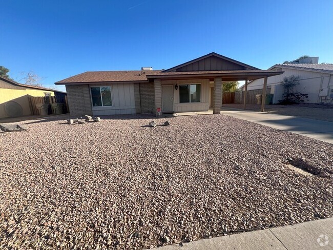 Building Photo - Charming & Updated 3-Bedroom Home in a Pri...