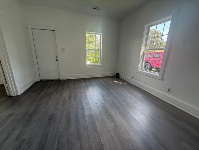 Photo - 221 S Broadway Ave