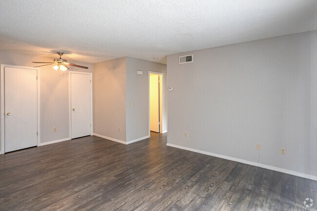 2BR, 1BA - 874SF