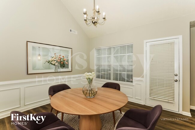 Photo - 708 Tullamore Way