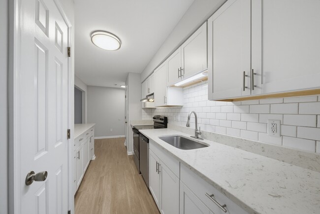 Cocina totalmente remodelada - 2030 Quaker Landing Unidad 204