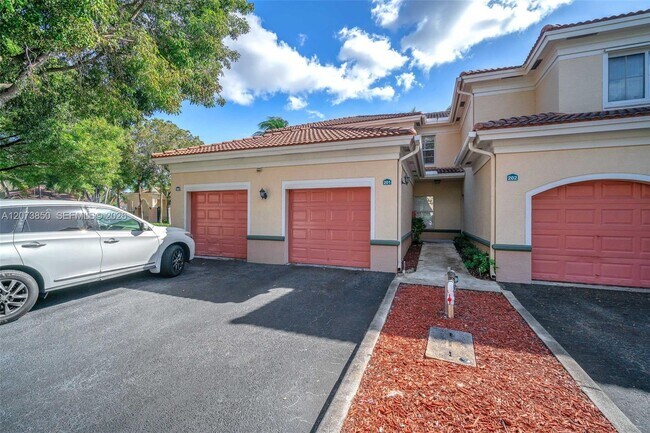 Building Photo - 2532 Centergate Dr Unit 201
