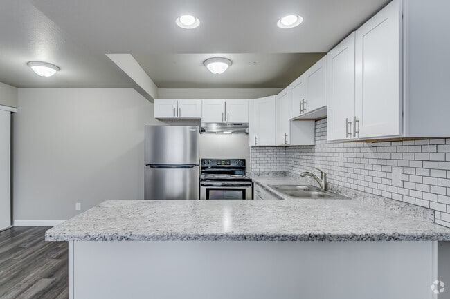 2 BR, 1 BA - 850SF
