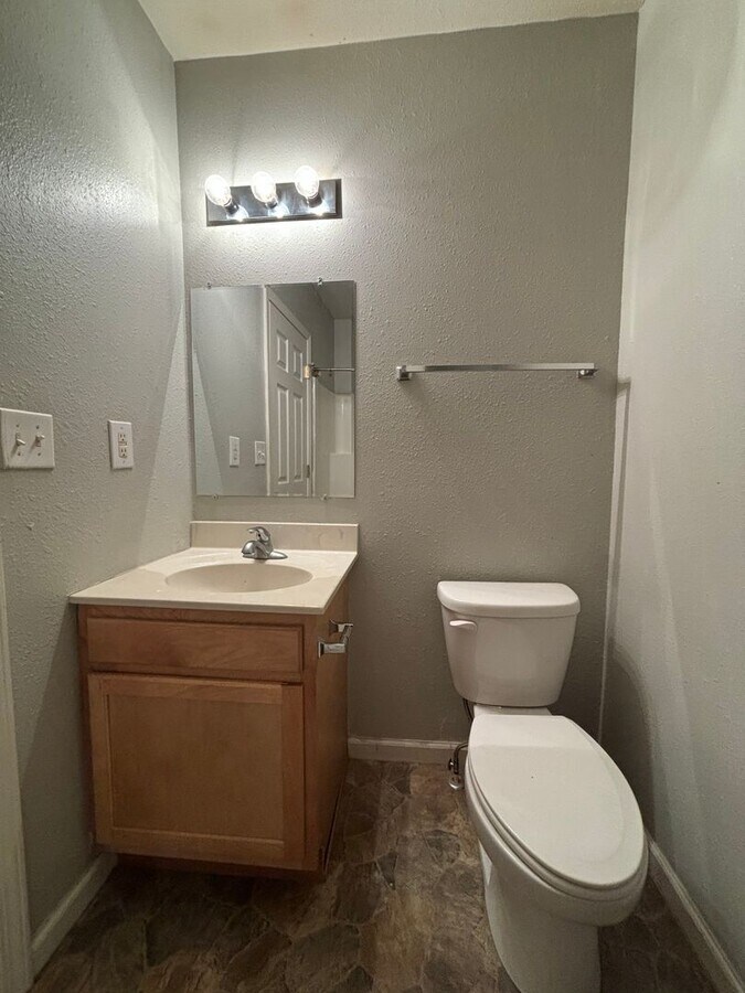 Photo - 1300 N Granville Ave Unidad 201