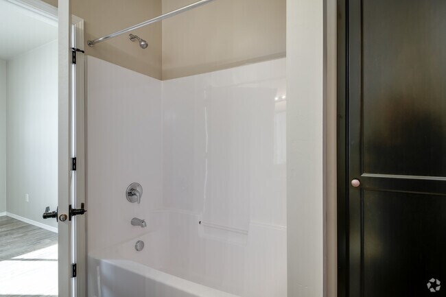 2 BR, 2.5 BA - 1,300SF