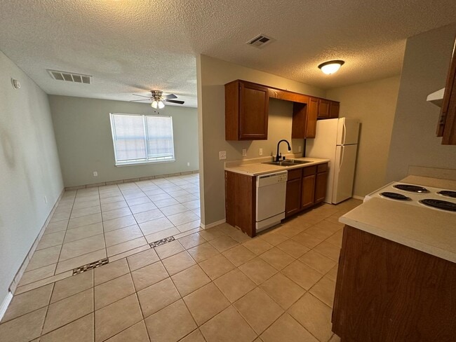 Photo - 3401 SW Landau Ct Unidad **OR**3401 SW Landau Ct Apt 2