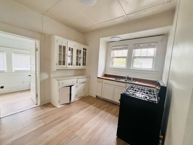 Photo - 3327 Procter St