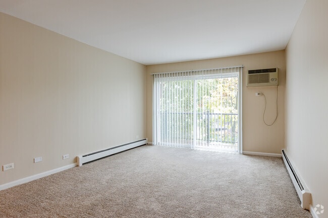 2BR, 1BA - Living