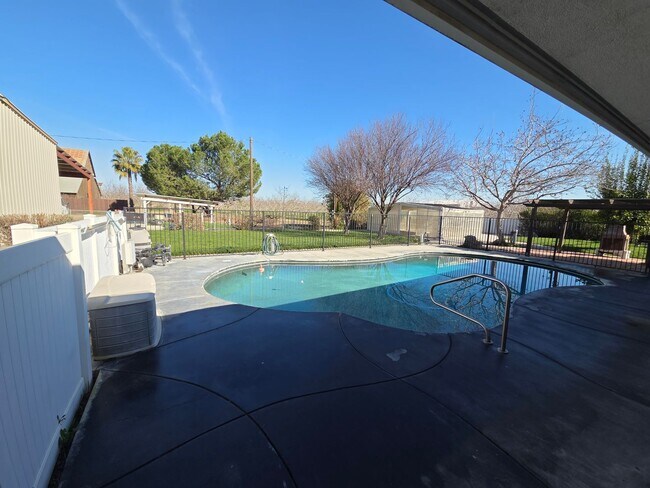 Photo - Gorgous 3 Bedroom 2/5 Bath Country Home