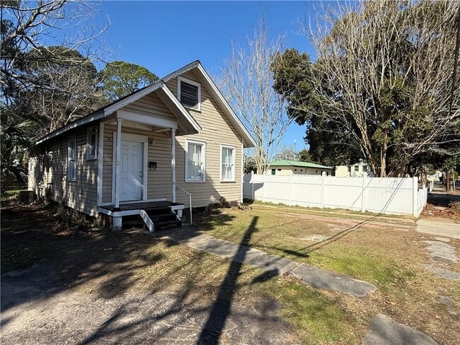 Building Photo - 125 Garnett Ave