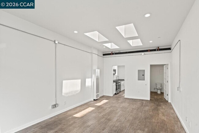 Photo - 646 Hegenberger Rd