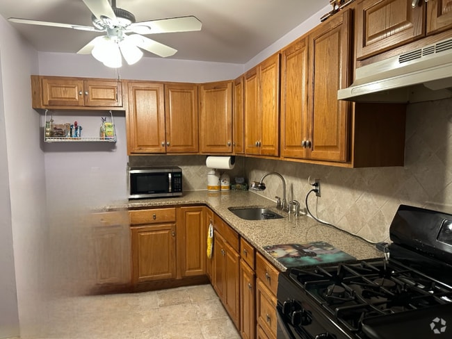 Building Photo - 218 College Dr Rental
