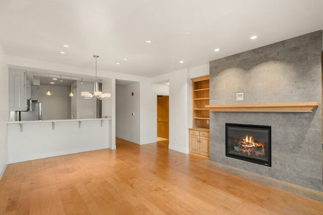 Building Photo - 175 Lithia Way Unit 201