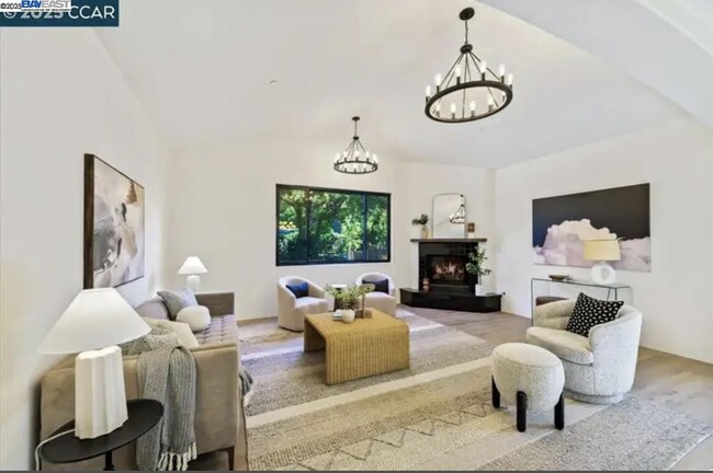 Photo - 132 Quinterra Ln