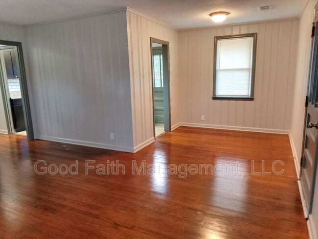 Photo - 3105 Old Louisville Rd