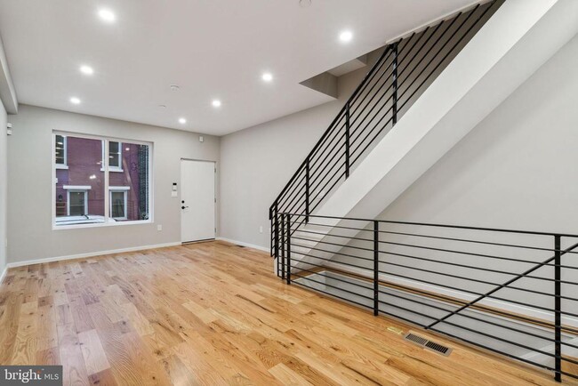 Photo - 1713 W Seybert St