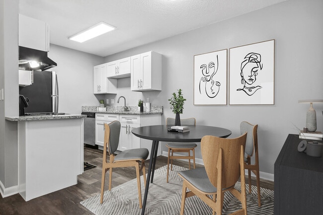 2BR, 2BA - 856SF - Victoria - Kitchen - Stoney Trace Apartments