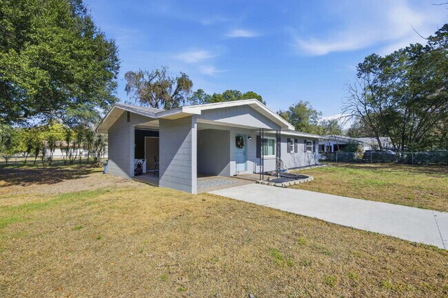 Photo - Cozy, fenced 2BR, 1.5BA in NE