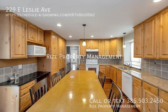 Photo - 229 E Leslie Ave