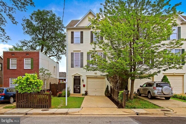 Building Photo - 3827 Elbert Ave Unit NA Rental