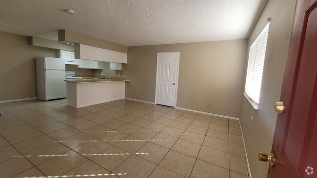 Building Photo - 2213 N Jones Blvd Unit 2213 N Jones Blvd #2 Rental