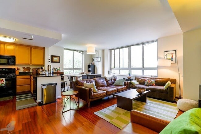 Photo - 355 I St SW